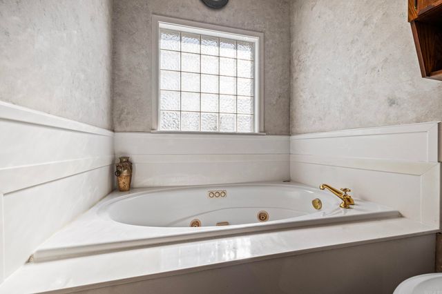 15 Castle Heights, Cabot, AR 72023