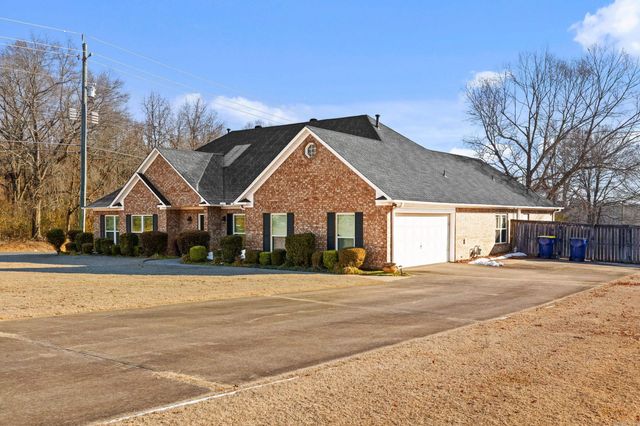 15 Castle Heights, Cabot, AR 72023