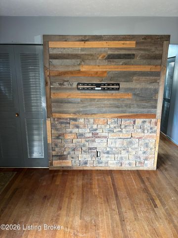 9407 Shanna Dr, Jeffersontown, KY 40299