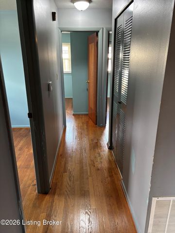 9407 Shanna Dr, Jeffersontown, KY 40299