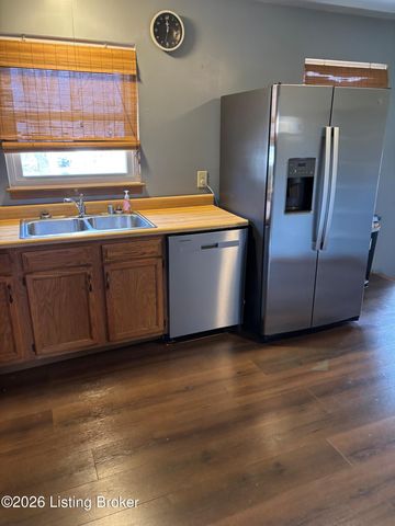 9407 Shanna Dr, Jeffersontown, KY 40299