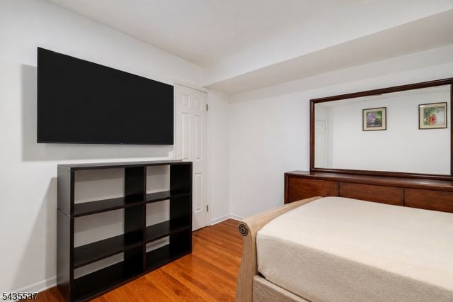 15 Boulder Run Rd, Paterson City, NJ 07501