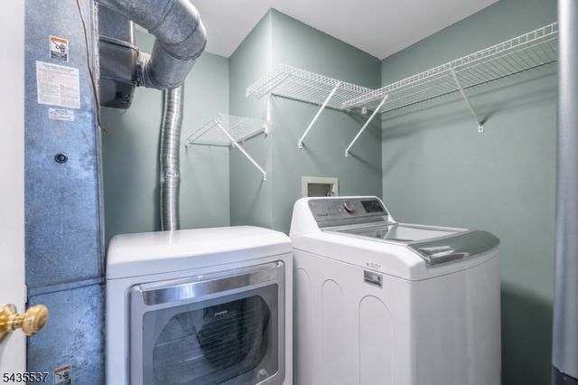 15 Boulder Run Rd, Paterson City, NJ 07501