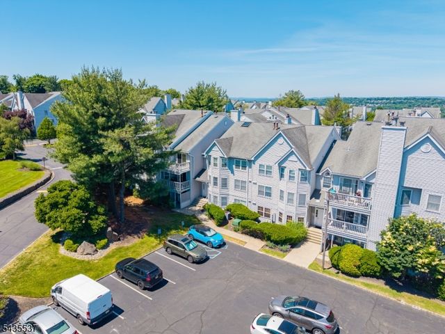 15 Boulder Run Rd, Paterson City, NJ 07501