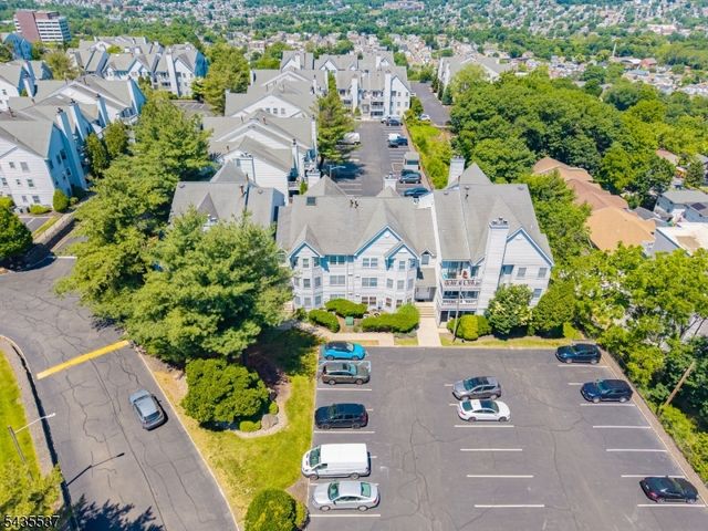 15 Boulder Run Rd, Paterson City, NJ 07501