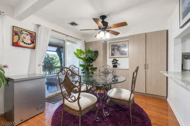 15 Boulder Run Rd, Paterson City, NJ 07501