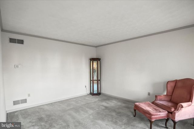 32 MAGNOLIA LN, Hanover, PA 17331