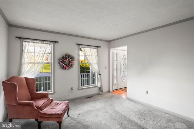 32 MAGNOLIA LN, Hanover, PA 17331