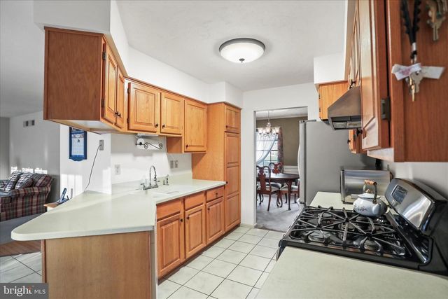 32 MAGNOLIA LN, Hanover, PA 17331