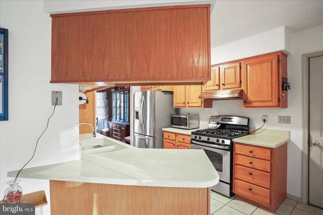 32 MAGNOLIA LN, Hanover, PA 17331