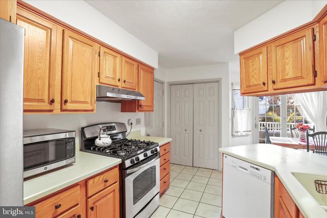 32 MAGNOLIA LN, Hanover, PA 17331