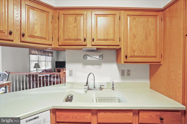 32 MAGNOLIA LN, Hanover, PA 17331