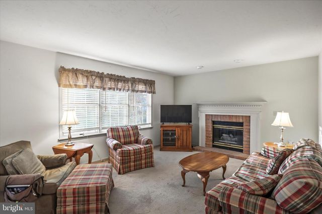 32 MAGNOLIA LN, Hanover, PA 17331