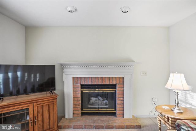 32 MAGNOLIA LN, Hanover, PA 17331