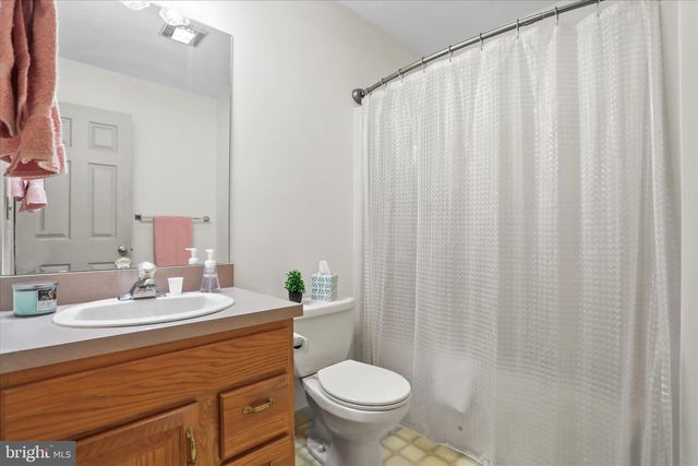 32 MAGNOLIA LN, Hanover, PA 17331