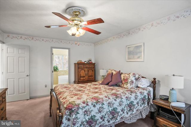 32 MAGNOLIA LN, Hanover, PA 17331