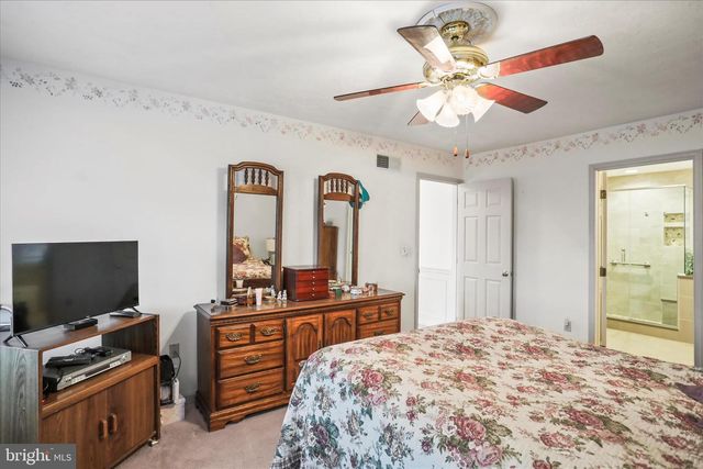 32 MAGNOLIA LN, Hanover, PA 17331