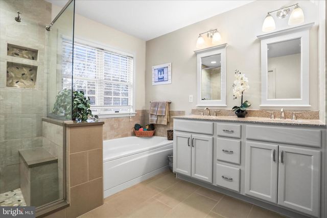 32 MAGNOLIA LN, Hanover, PA 17331