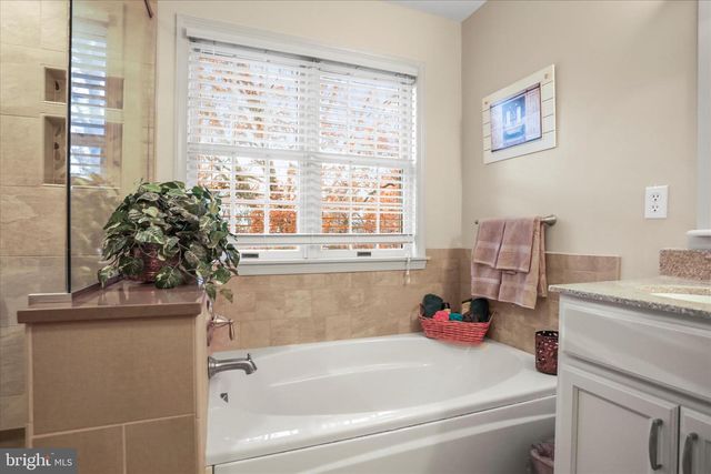 32 MAGNOLIA LN, Hanover, PA 17331