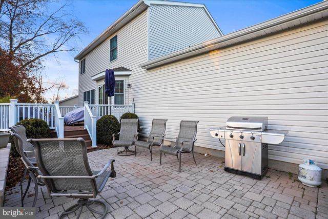 32 MAGNOLIA LN, Hanover, PA 17331