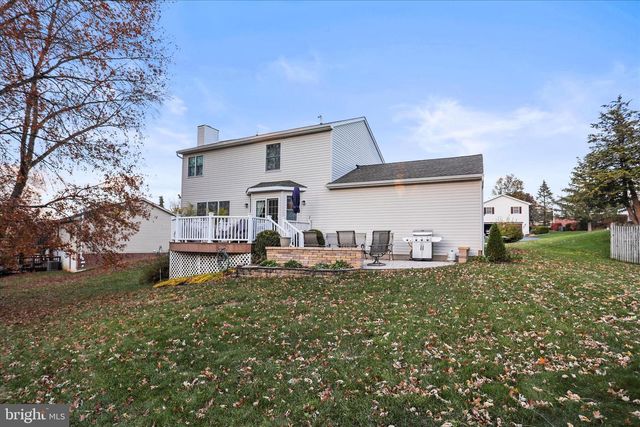 32 MAGNOLIA LN, Hanover, PA 17331