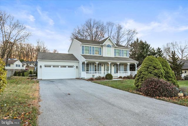 32 MAGNOLIA LN, Hanover, PA 17331