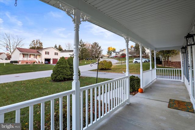 32 MAGNOLIA LN, Hanover, PA 17331