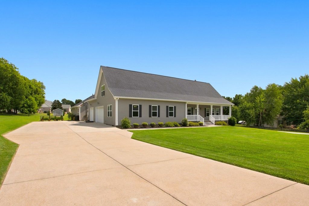 3816 Petty Ln, Columbia, TN 38401