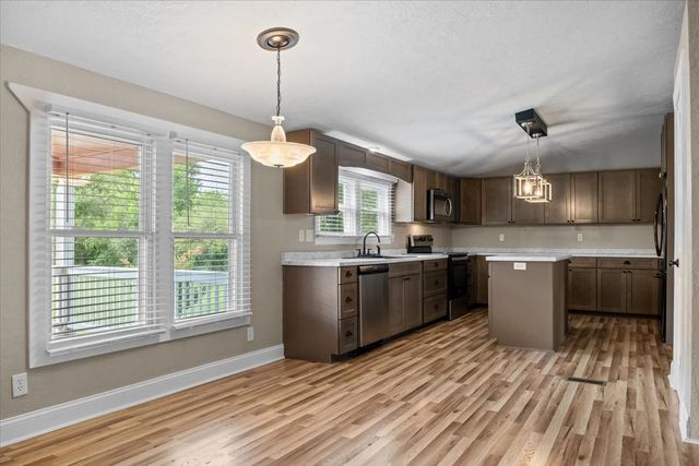 1112 Garners Creek Rd, Dickson, TN 37055