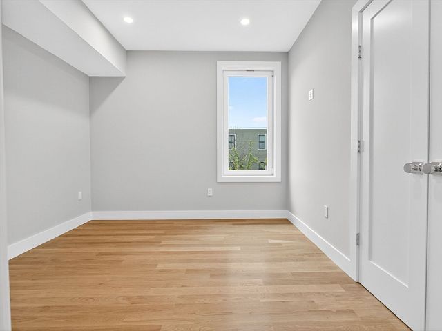 551 E 7th St 3, Boston, MA 02127