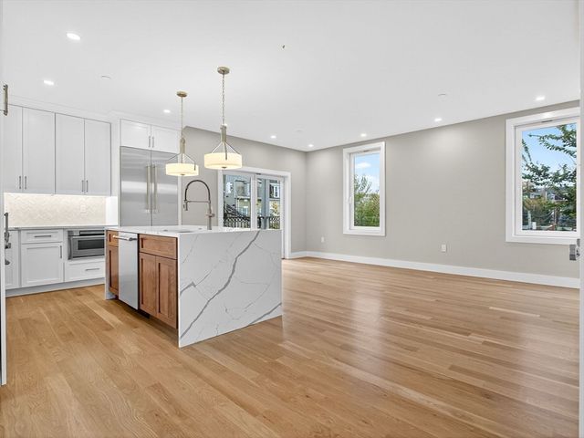 551 E 7th St 3, Boston, MA 02127