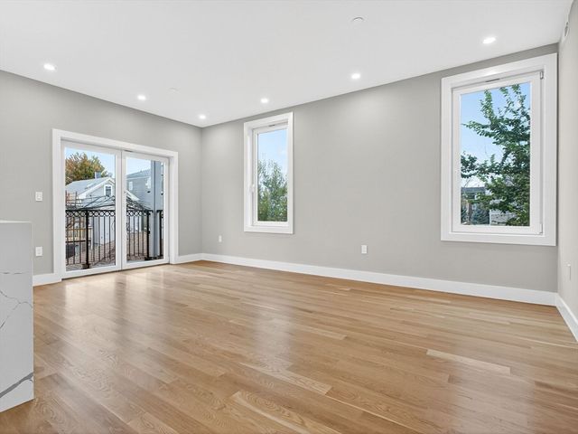 551 E 7th St 3, Boston, MA 02127