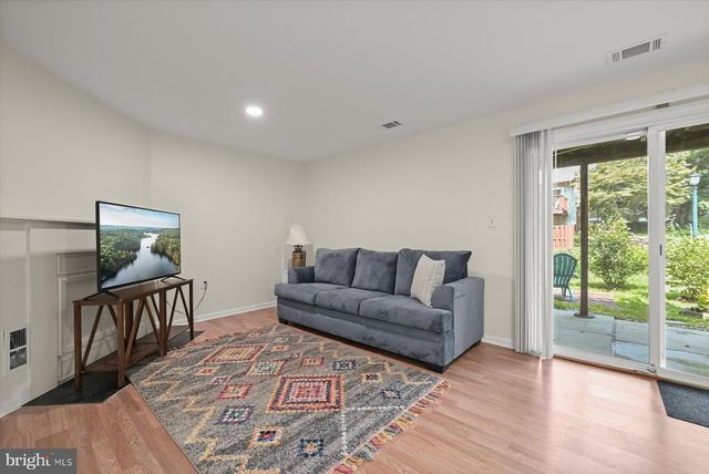 10 ALMADEN PL, Gaithersburg, MD 20878