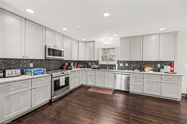 3908 Oak Hollow Court, High Point, NC 27265