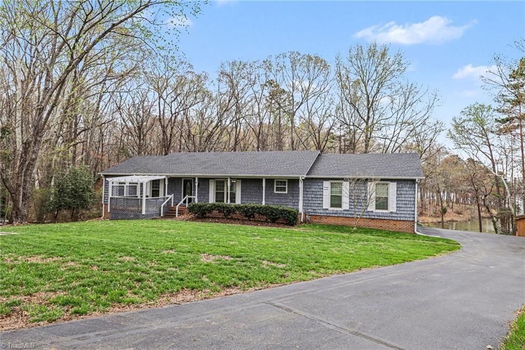 3908 Oak Hollow Court, High Point, NC 27265