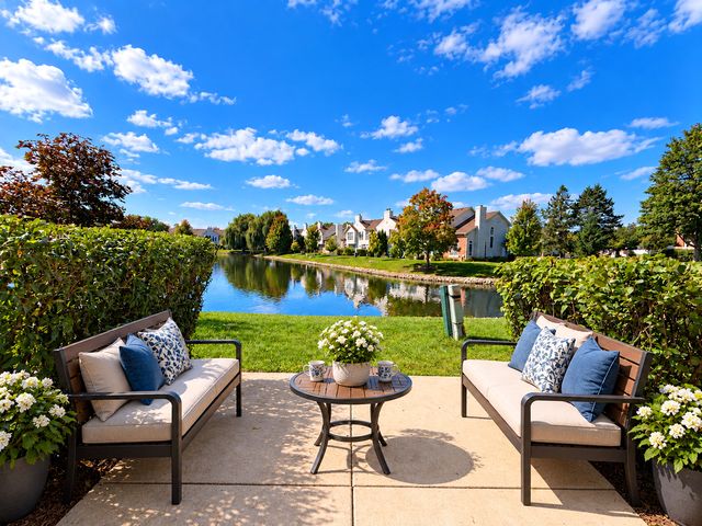 7818 Darien Lake Drive, Darien, IL 60561