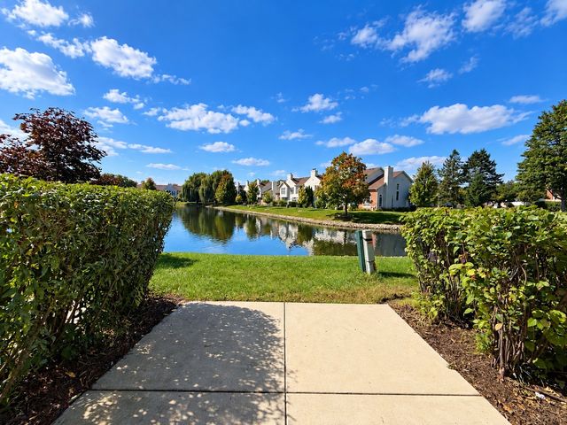 7818 Darien Lake Drive, Darien, IL 60561