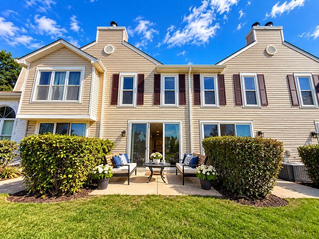 7818 Darien Lake Drive, Darien, IL 60561