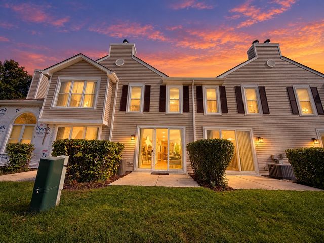 7818 Darien Lake Drive, Darien, IL 60561