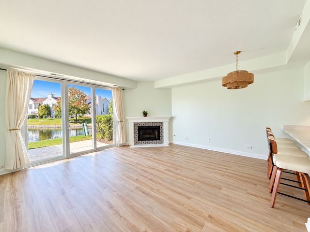 7818 Darien Lake Drive, Darien, IL 60561