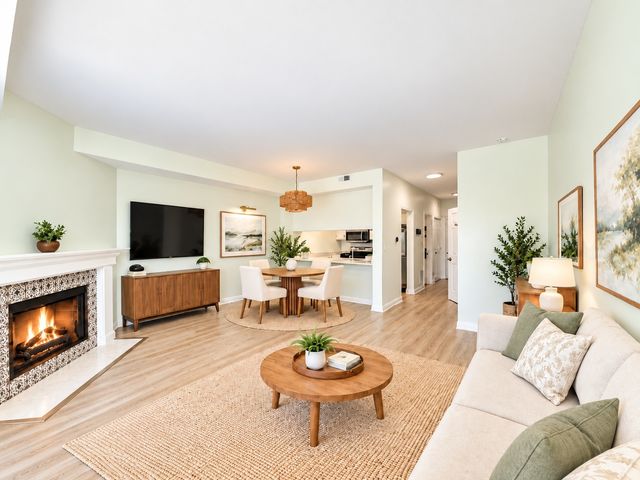 7818 Darien Lake Drive, Darien, IL 60561