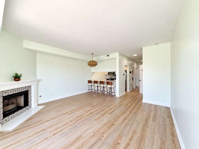 7818 Darien Lake Drive, Darien, IL 60561