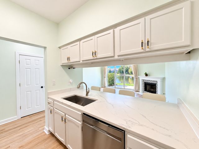 7818 Darien Lake Drive, Darien, IL 60561