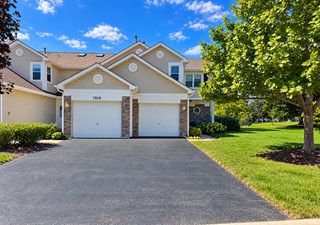 7818 Darien Lake Drive, Darien, IL 60561