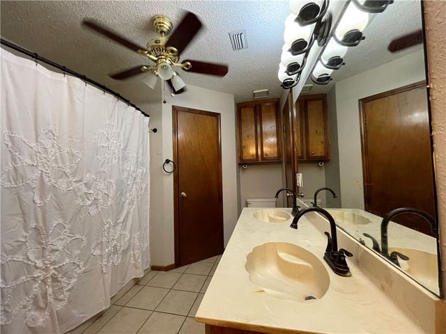 5237 Tartan Dr, Corpus Christi, TX 78413