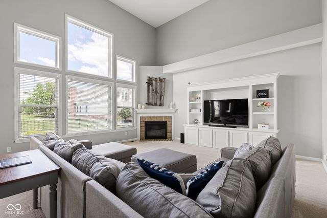 9204 Brookstone Place, Zionsville, IN 46077