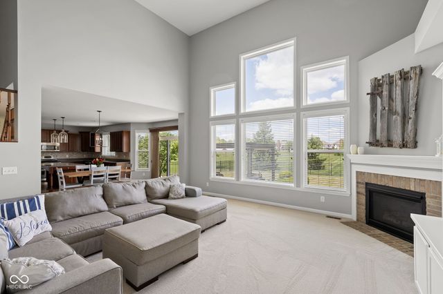 9204 Brookstone Place, Zionsville, IN 46077
