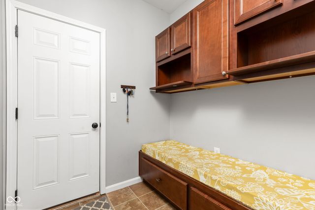 9204 Brookstone Place, Zionsville, IN 46077