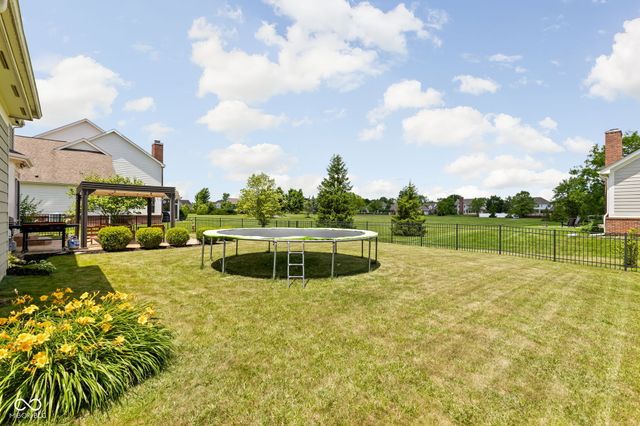 9204 Brookstone Place, Zionsville, IN 46077
