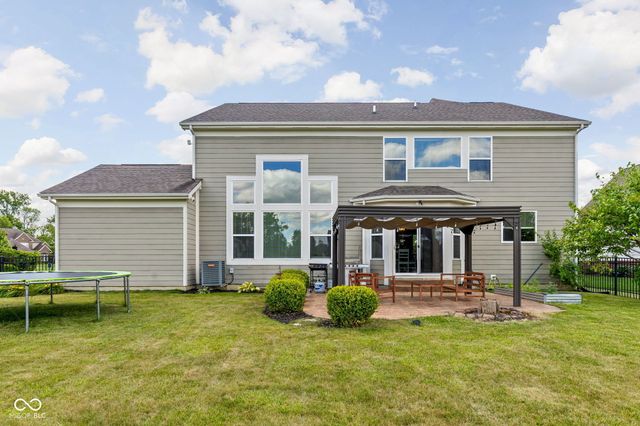 9204 Brookstone Place, Zionsville, IN 46077